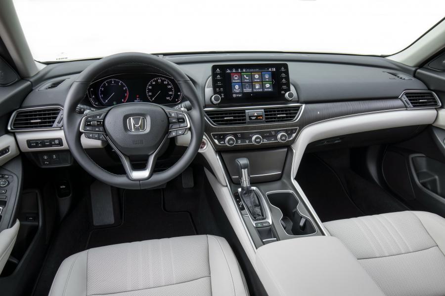 Торпедо Honda Accord Touring 1.5T 2017 года  (NA) (фото 29 из 33)